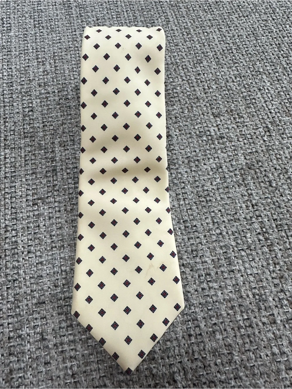 Men's Cream Silk Tie with Diamond Motif